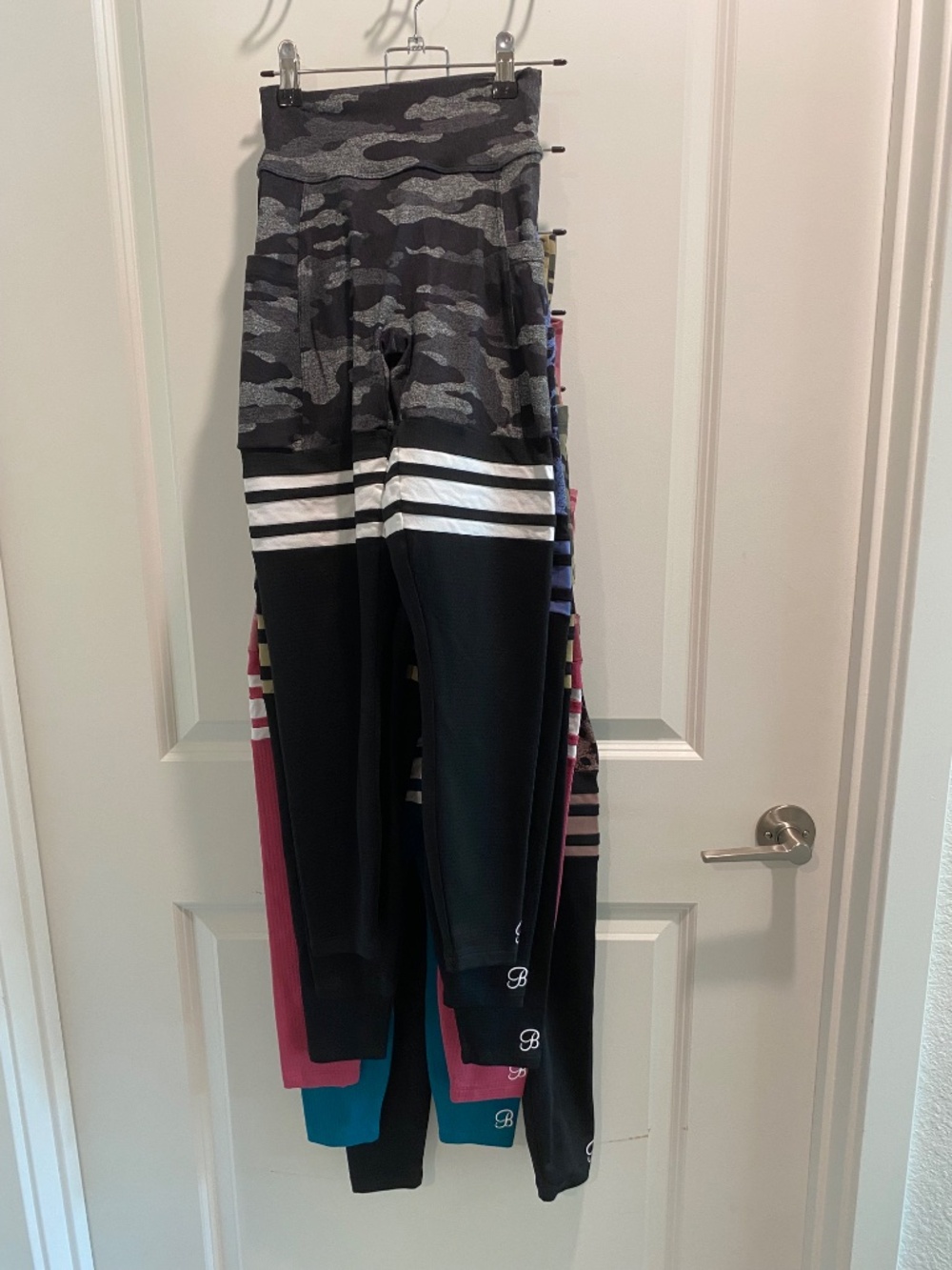 Bombshell Leggings - 6 pair - Picture 2 of 3
